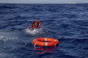 A migrant tries to board a boat of the German NGO Sea-Watch in the Mediterranean Sea on November 6, 2017. During a shipwreck, five people died, including a newborn child. According to the German NGO Sea-Watch, which has saved 58 migrants, the violent behavior of the Libyan coast guard caused the death of five persons.