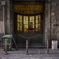 VIA TRIBUNALI – February 25, 2019 

At 3 am some gunshots were fired against the portcullis of the Pizzeria “Di Matteo” in via dei Tribunali. The carabinieri of  Napoli-Centro company and  Radiomobile nucleus intervened on the spot and found 4 holes in the room’s shutter and 9 shells on the ground.