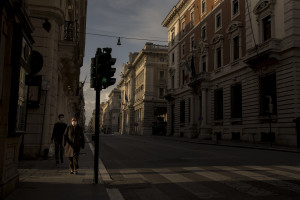 People wearing masks are seen in the city center during the Coronavirus emergency in Rome, Italy on March 30, 2020. The Italian government is continuing to enforce the nationwide lockdown measures to avoid the spread of the infection in the country.
