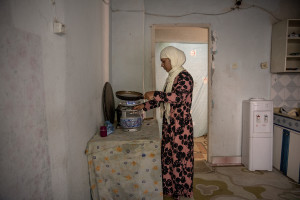 Wida, 22 years old from Afghanistan cooks inside the house where she has lived with her sister for three weeks in Van, Turkey on October 21, 2021. Wida and Tayba paid 250 dollars each to get from Afghanistan to Iran and 9300 Turkish lira to get to Turkey from Iran. When they arrived in Turkey they were forced to stay one day in a house before the smugglers received the money required for organizing their trip. During that day, Wida says that she was raped by some of the smugglers.