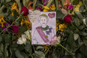 Children’s drawings in remembrance of Queen Elizabeth II are seen at Green park in London, Great Britain on September 16, 2022. Queen Elizabeth II is dead in Sco​tland on the September 8, 2022 ​at the age of 96.