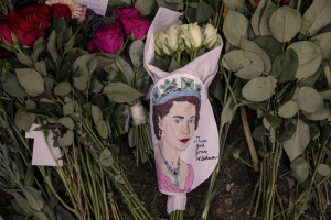 Children’s drawings in remembrance of Queen Elizabeth II are seen at Green park in London, Great Britain on September 16, 2022. Queen Elizabeth II is dead in Sco​tland on the September 8, 2022 ​at the age of 96.