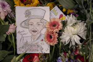 Children’s drawings in remembrance of Queen Elizabeth II are seen at Green park in London, Great Britain on September 16, 2022. Queen Elizabeth II is dead in Sco​tland on the September 8, 2022 ​at the age of 96.