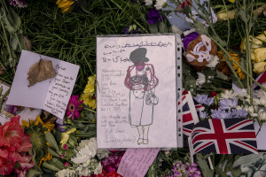 Children’s drawings in remembrance of Queen Elizabeth II are seen at Green park in London, Great Britain on September 16, 2022. Queen Elizabeth II is dead in Sco​tland on the September 8, 2022 ​at the age of 96.