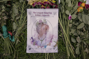 Children’s drawings in remembrance of Queen Elizabeth II are seen at Green park in London, Great Britain on September 16, 2022. Queen Elizabeth II is dead in Sco​tland on the September 8, 2022 ​at the age of 96.