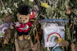 Children’s drawings in remembrance of Queen Elizabeth II are seen at Green park in London, Great Britain on September 16, 2022. Queen Elizabeth II is dead in Sco​tland on the September 8, 2022 ​at the age of 96.