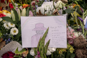 Children’s drawings in remembrance of Queen Elizabeth II are seen at Green park in London, Great Britain on September 16, 2022. Queen Elizabeth II is dead in Sco​tland on the September 8, 2022 ​at the age of 96.