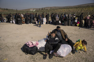 Syrian people effected by the earthquake are seen before crossing from Turkey’s Cilvegozu border crossing to Syria’s Bab al_Hawa border crossing in Reyhanli, Turkey on February 17, 2023. Following the earthquake that struck southern Turkey on February 6, 2023 killing more than 50,000 people, thousands of Syrian refugees living in Turkey decided to return to their country of origin.